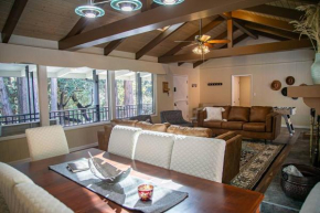 Whispering Pines-Newly remodeled, One-level Peaceful Family Retreat